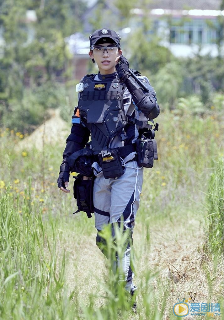 丁泽仁勇敢的世界综艺照 丁泽仁高清写真_丁泽仁高清剧照