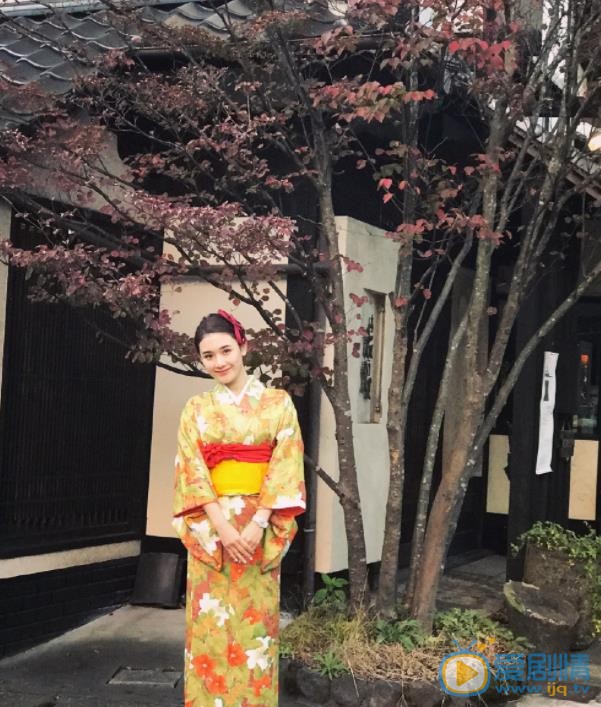 严米拉街拍写真 严米拉高清写真_严米拉高清剧照