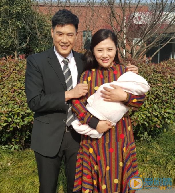 蒋林燕与他人合影 蒋林燕高清写真_蒋林燕高清剧照