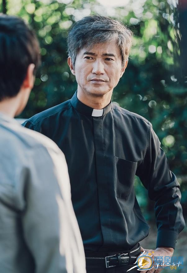 鬼客杨神父剧照 