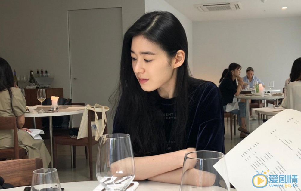 郑恩彩工作照 郑恩彩高清写真_郑恩彩高清剧照