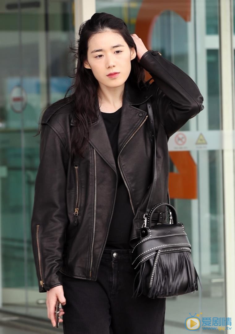 郑恩彩机场照 郑恩彩高清写真_郑恩彩高清剧照