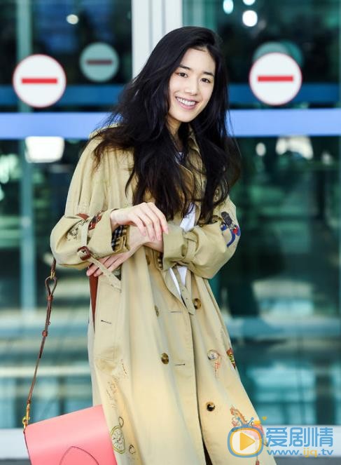 郑恩彩机场照 郑恩彩高清写真_郑恩彩高清剧照