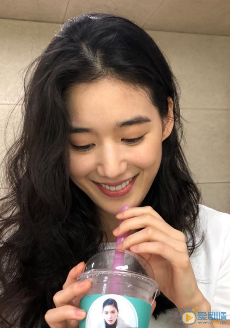 郑恩彩生活照 郑恩彩高清写真_郑恩彩高清剧照