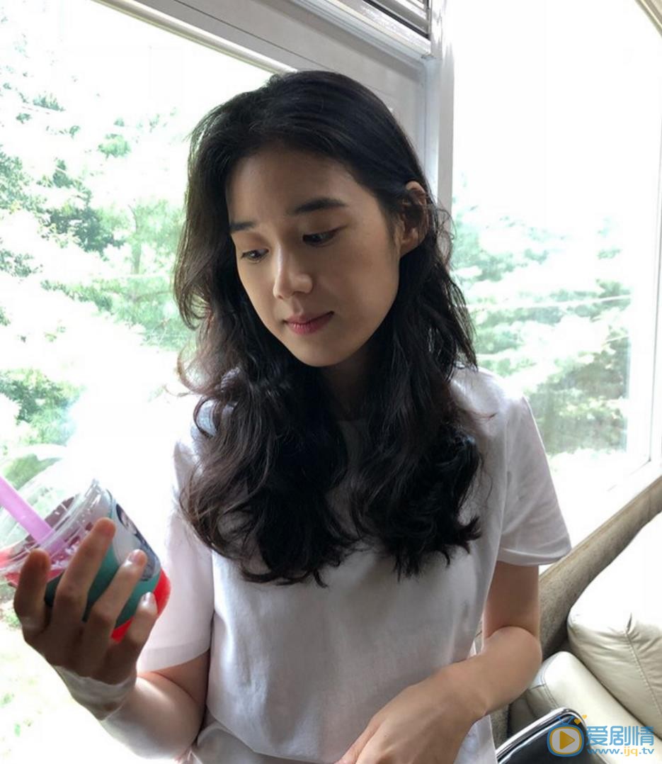郑恩彩生活照 郑恩彩高清写真_郑恩彩高清剧照