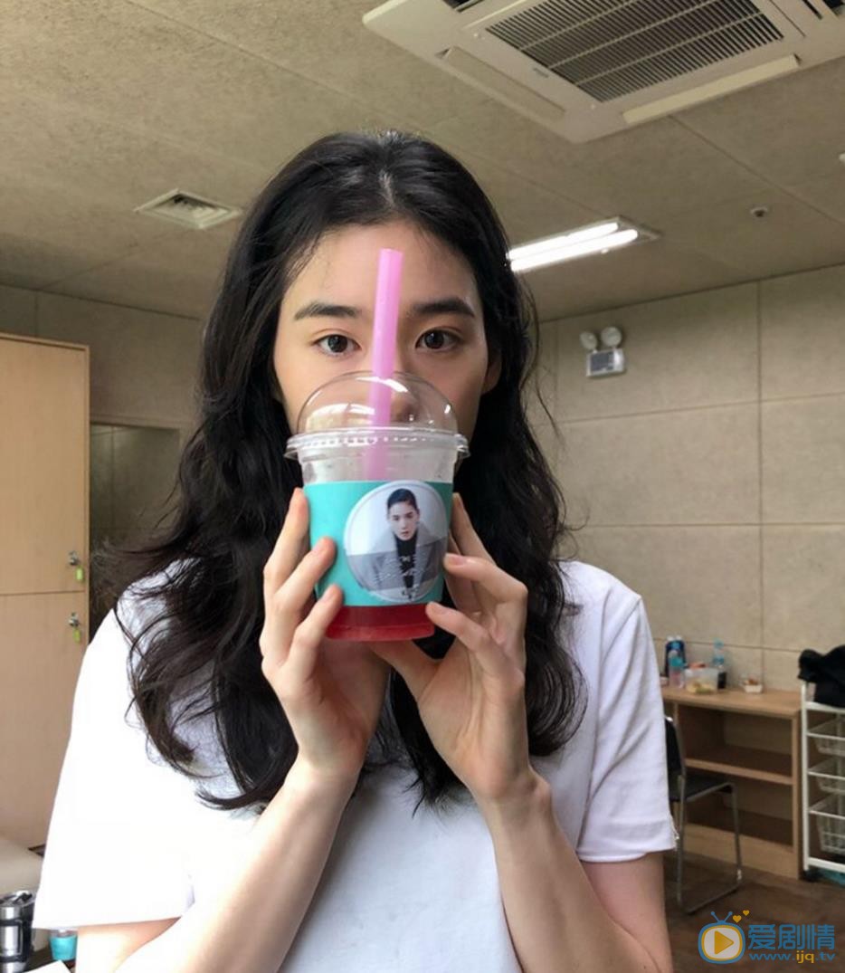 郑恩彩生活照 郑恩彩高清写真_郑恩彩高清剧照
