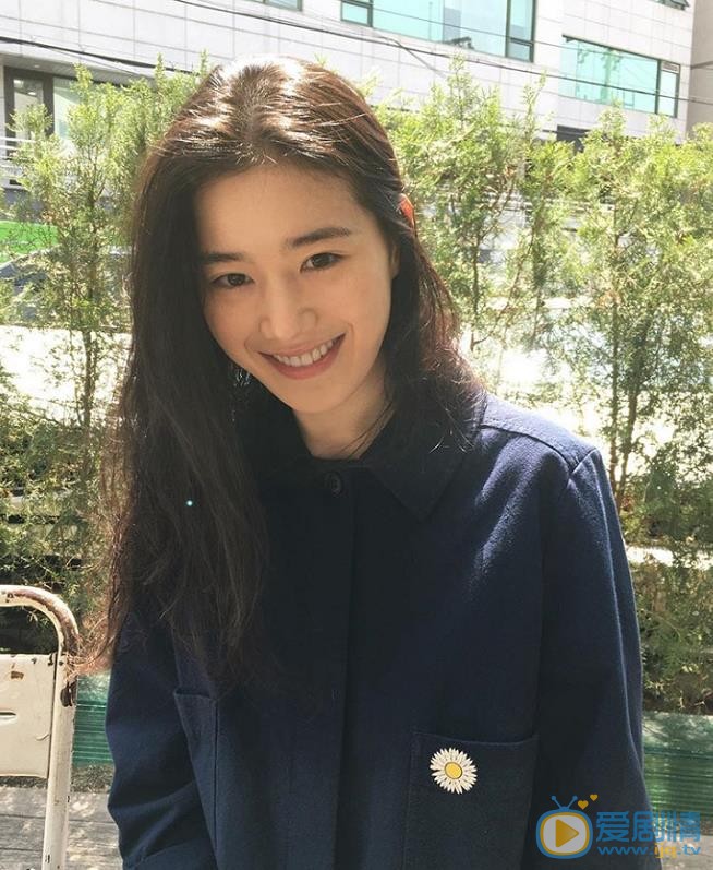 郑恩彩街拍照 郑恩彩高清写真_郑恩彩高清剧照