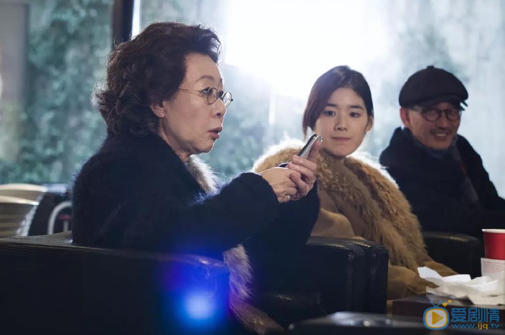 郑恩彩镜头背后剧照 郑恩彩高清写真_郑恩彩高清剧照