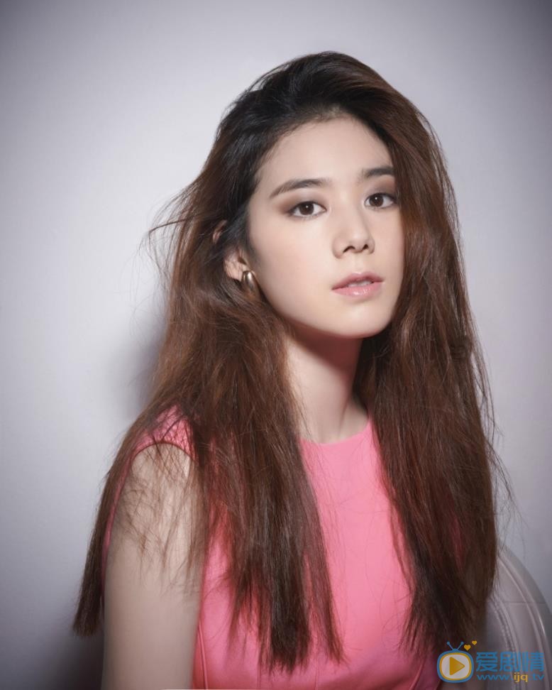 郑恩彩时尚芭莎合集 郑恩彩高清写真_郑恩彩高清剧照