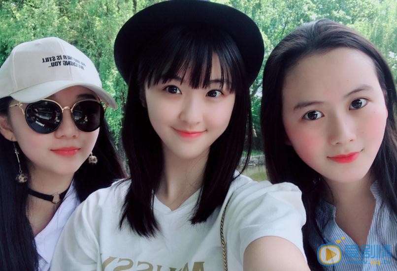 林昕宜与人合照 林昕宜高清写真_林昕宜高清剧照