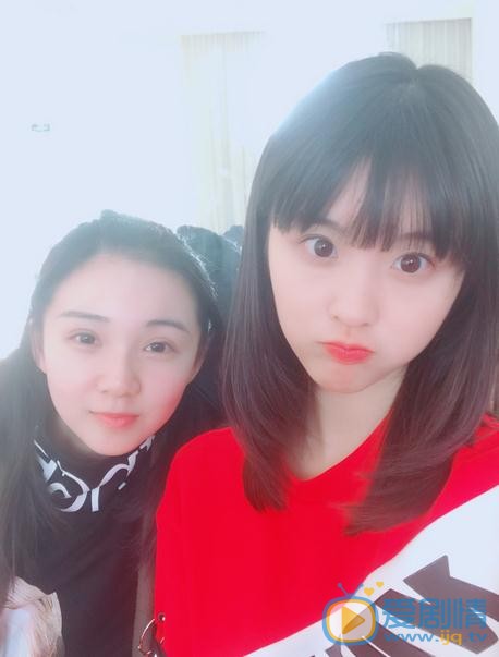 林昕宜与人合照 林昕宜高清写真_林昕宜高清剧照