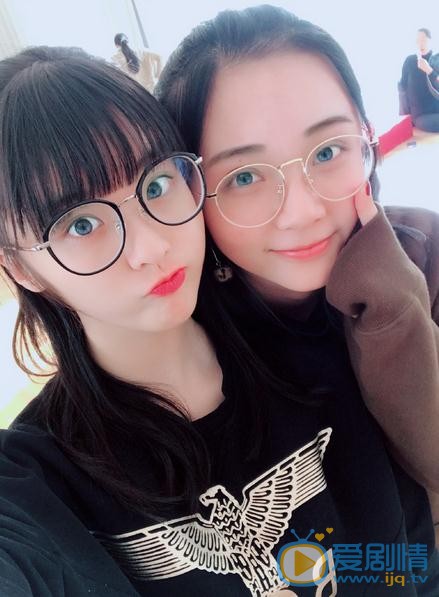林昕宜与人合照 林昕宜高清写真_林昕宜高清剧照