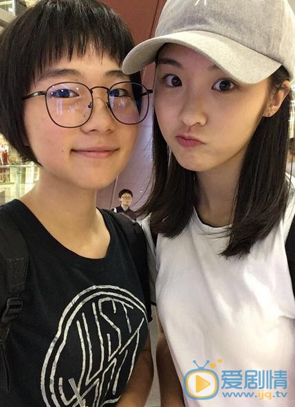林昕宜与人合照 林昕宜高清写真_林昕宜高清剧照