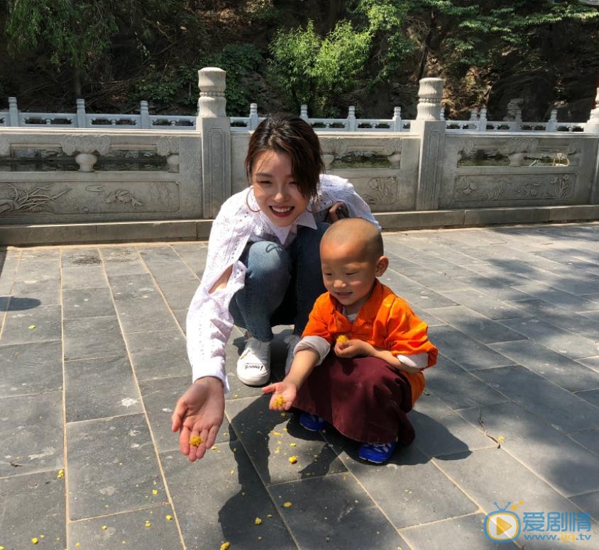 张婉清生活照 张婉清高清写真_张婉清高清剧照