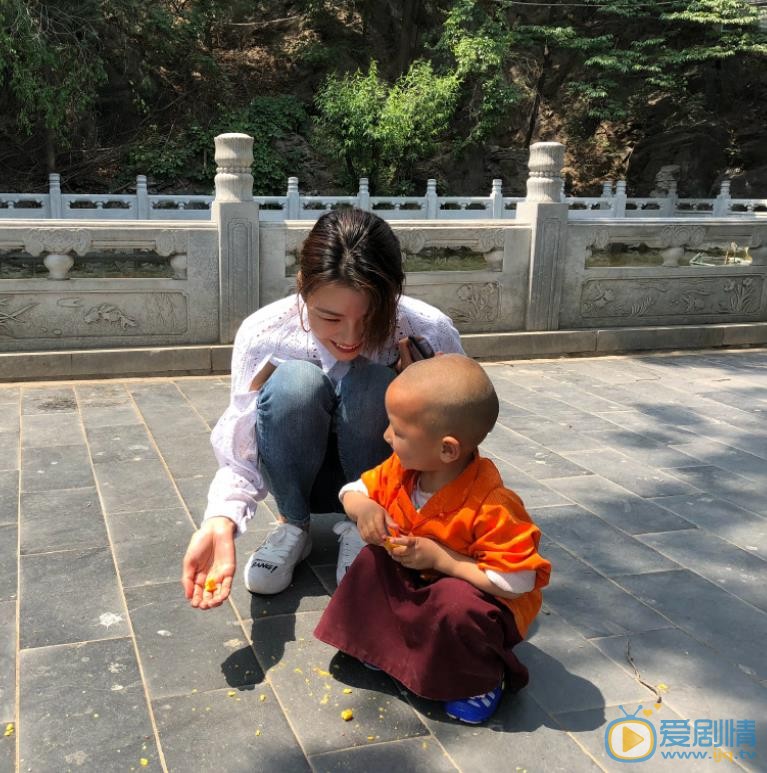 张婉清生活照 张婉清高清写真_张婉清高清剧照