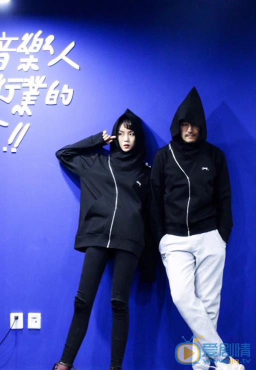 张婉清与他人合照 张婉清高清写真_张婉清高清剧照