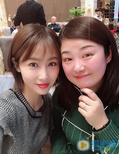 李芯逸与人合照 李芯逸高清写真_李芯逸高清剧照