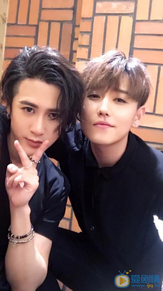 赵泳鑫MIC男团合照写真照 赵泳鑫高清写真_赵泳鑫高清剧照