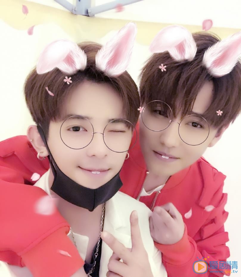 赵泳鑫MIC男团合照写真照 赵泳鑫高清写真_赵泳鑫高清剧照