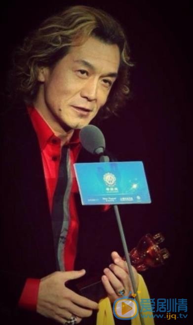 李咏“第十届华鼎奖最佳男主持人奖”照 李咏“第十届华鼎奖最佳男主持人奖”照