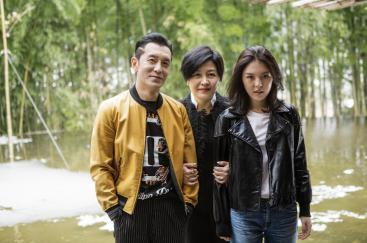 李咏与家人合照 李咏高清写真_李咏高清剧照