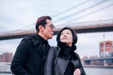 李咏与家人合照 李咏高清写真_李咏高清剧照