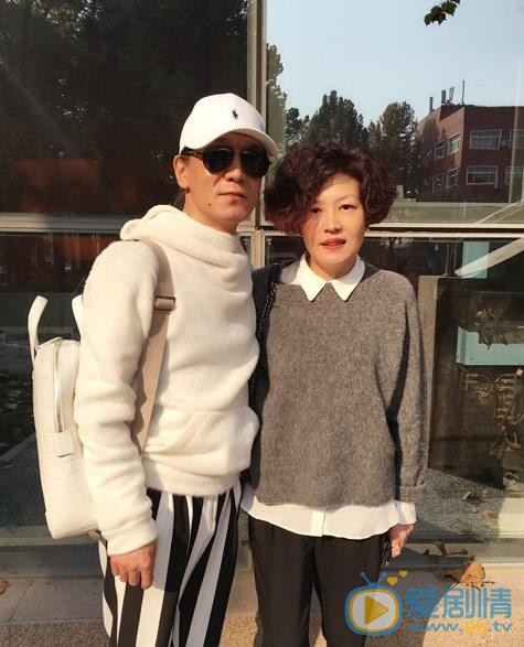 李咏与家人合照 李咏高清写真_李咏高清剧照