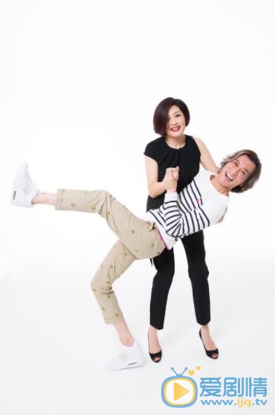 李咏与家人合照 李咏高清写真_李咏高清剧照