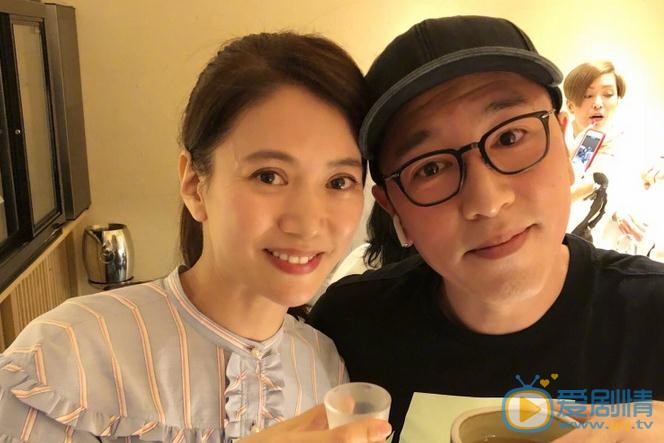 袁咏仪与人合照 袁咏仪高清写真_袁咏仪高清剧照