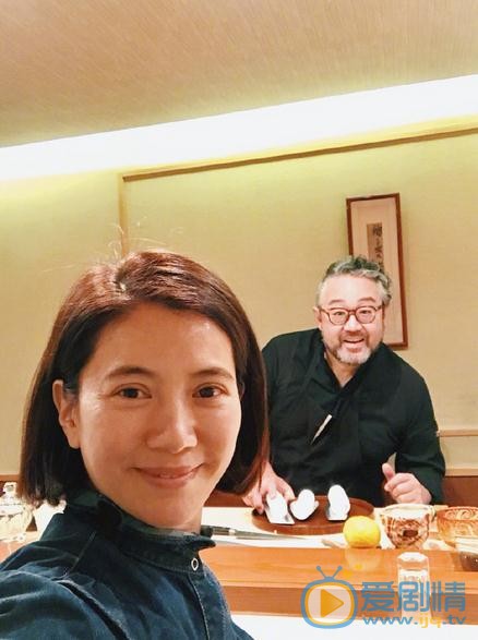 袁咏仪与人合照 袁咏仪高清写真_袁咏仪高清剧照
