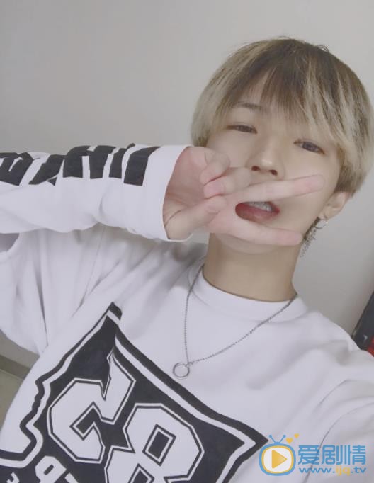 李希侃自拍照