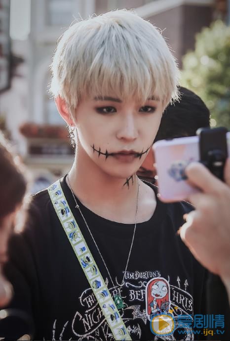 李希侃迪士尼乐园照 李希侃高清写真_李希侃高清剧照