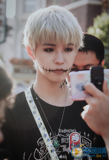 李希侃迪士尼乐园照 李希侃高清写真_李希侃高清剧照