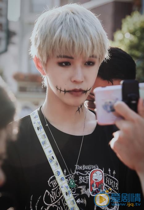 李希侃迪士尼乐园照 李希侃高清写真_李希侃高清剧照