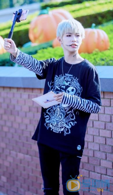 李希侃迪士尼乐园照 李希侃高清写真_李希侃高清剧照