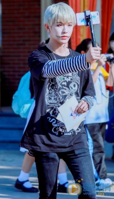 李希侃迪士尼乐园照 李希侃高清写真_李希侃高清剧照
