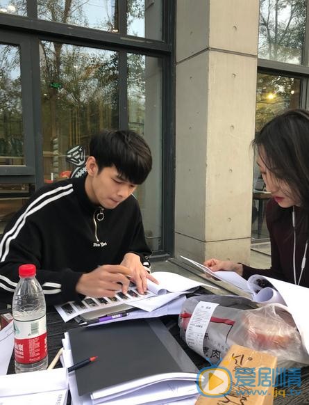 盛英豪与人合照 盛英豪高清写真_盛英豪高清剧照