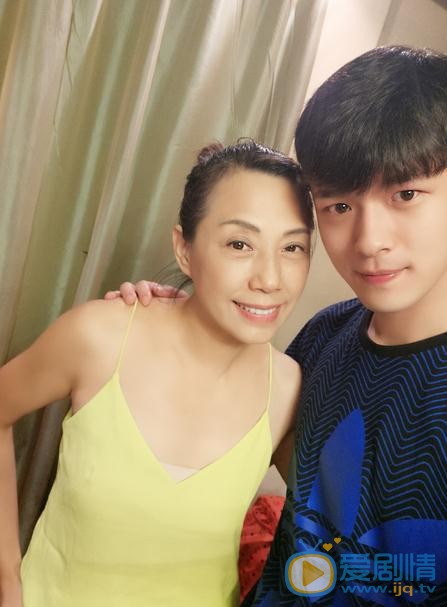 盛英豪与人合照 盛英豪高清写真_盛英豪高清剧照
