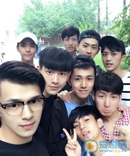 盛英豪与人合照 盛英豪高清写真_盛英豪高清剧照