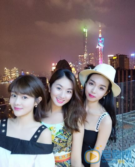 陈烁与人合照 陈烁高清写真_陈烁高清剧照