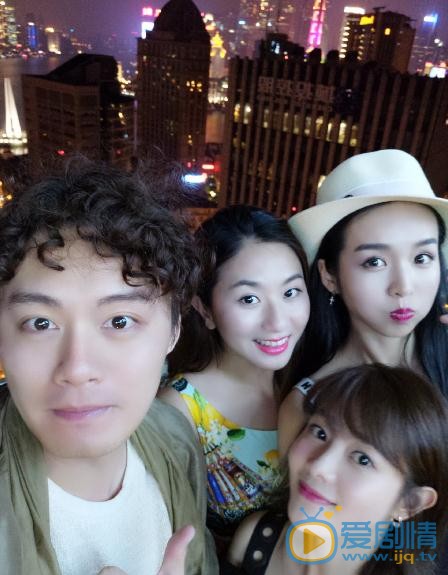 陈烁与人合照 陈烁高清写真_陈烁高清剧照