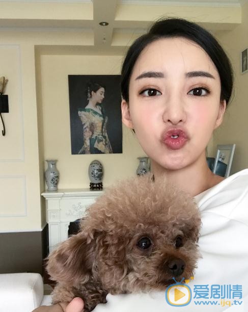 你和我的倾城时光厉靳媛是谁演的？厉靳媛扮演者刘凡菲个人资料、写真及生活照欣赏