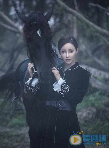 刘凡菲与马写真 刘凡菲高清写真_刘凡菲高清剧照