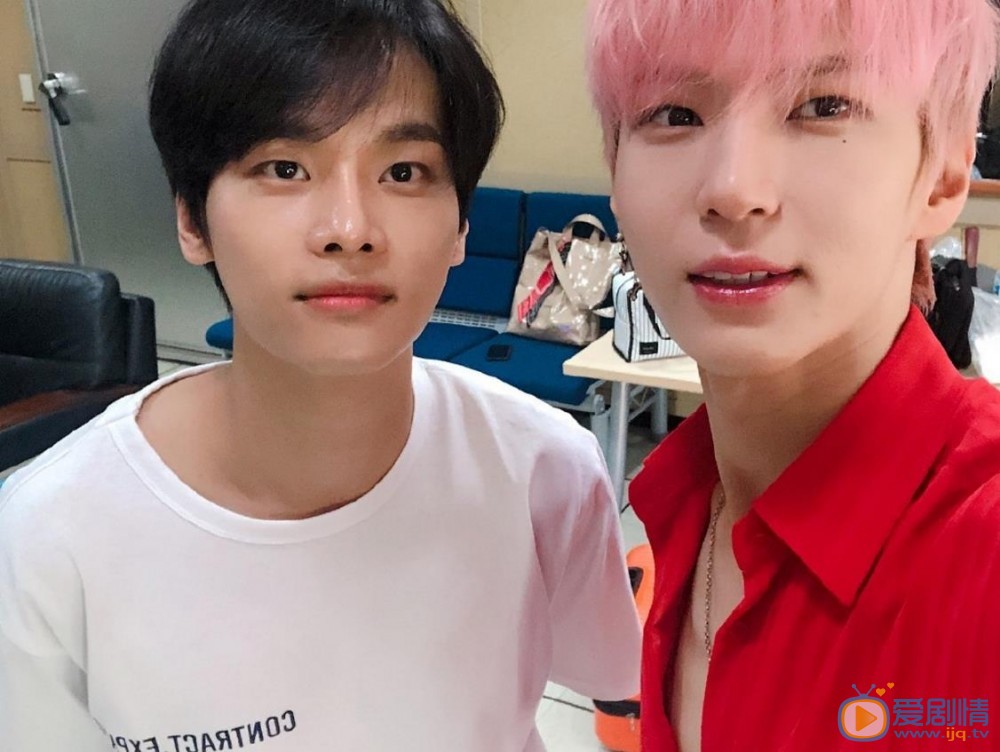 车学沇与人合照 车学沇高清写真_车学沇高清剧照