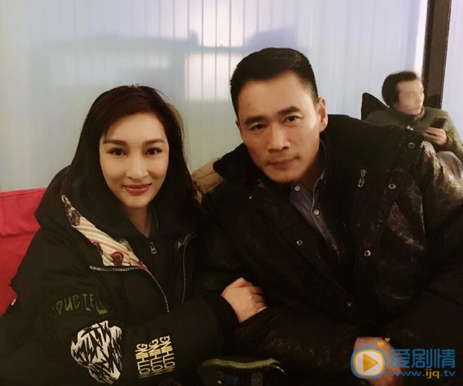 江佳桐与人合照 江佳桐高清写真_江佳桐高清剧照