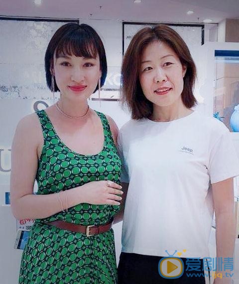 江佳桐与人合照 江佳桐高清写真_江佳桐高清剧照