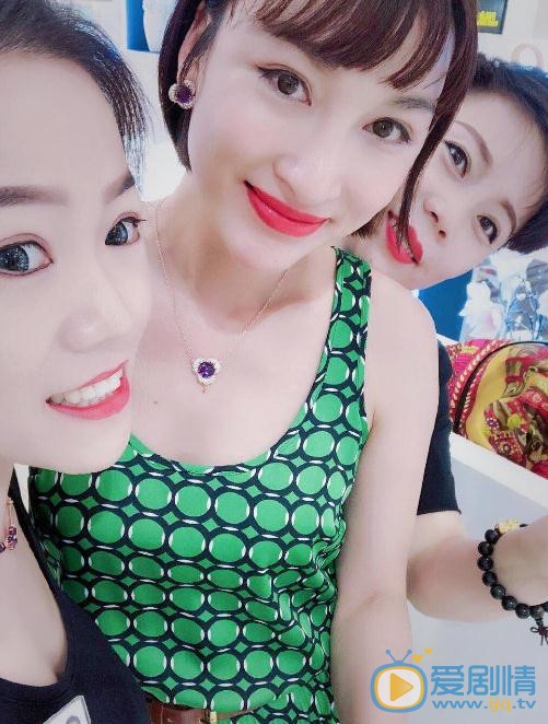 江佳桐与人合照 江佳桐高清写真_江佳桐高清剧照
