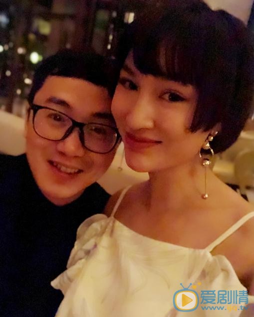 江佳桐与人合照 江佳桐高清写真_江佳桐高清剧照