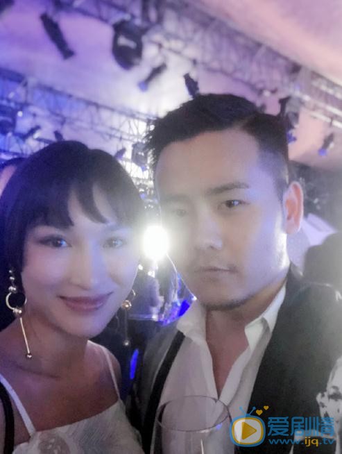 江佳桐与人合照 江佳桐高清写真_江佳桐高清剧照