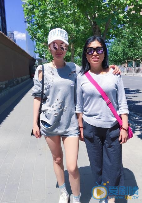 江佳桐与人合照 江佳桐高清写真_江佳桐高清剧照